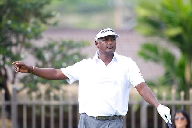 January 15, 2016 - Honolulu, Hawaii: Vijay Singh lets the crowd know where his drive is heading during play of the second round of the Sony Open at Waialae Country Club in Honolulu, Hawaii. PGA Golf Herren Golf: Sony Open JAN15 - ZUMAc04_