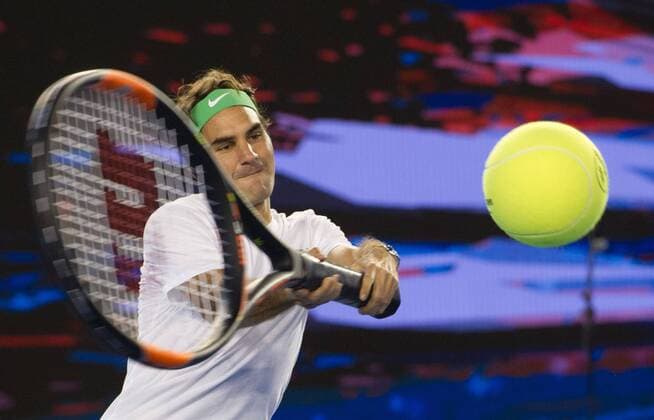 Themen der Woche - Sport Bilder des Tages - Sport (160116) -- MELBOURNE, Jan. 16, 2016 -- Roger Federer of Switzerland plays an exhibition match during a Kids Day activity ahead of Australian Open 2016 at Melbourne Park in Melbourne, Australia, Jan. 16, 2016. ) (SP)AUSTRALIA-MELBOURNE-TENNIS-AUSTRALIAN OPEN-KIDS DAY BaixXue 
