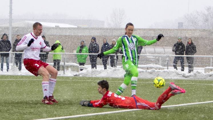 Fußball, Testspiel, VfL Wolfsburg - TSV Danndorf; Caroline Graham Hansen (Wolfsburg, 26) Torschützin zum 2:1 ,scores the goal, Tor, Torschuss, Abschluss, Torabschluss, Torerfolg, Aktion, action. xtgx