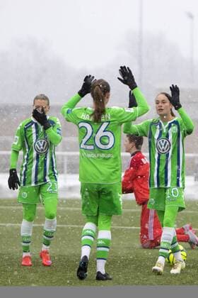 Fußball, Testspiel, VfL Wolfsburg - TSV Danndorf; Tessa Wullaert (Wolfsburg, 10) Jubel, Torjubel, Freude, Emotion, Torerfolg, Aktion, action, goal, goal celebration, celebrates. xtgx