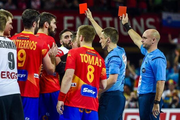 Themen der Woche - Sport Bilder des Tages - Sport Spaniens Raul Entrerrios , Deutschlands Steffen Weinhold Spanien - Deutschland Handball EM Wroclaw.  Copyright: JOHANNAxLUNDBERG BB160116JL038