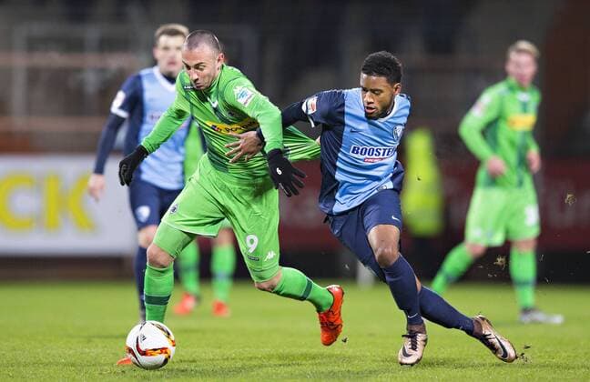 Bochum, 16.01.2016 Josip Drmic (BMG), Giliano Wijnaldum (Bochum) VfL Bochum - VfL Borussia Mönchengladbach mm
