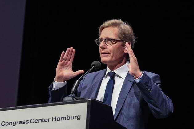 Deutschland, Hamburg ,CCH, Fussball, 1. Bundesliga, Saison 2015 2016 , Mitgliederversammlung des Hamburger SV , Aufsichtsratsvorsitzender Karl Gernandt (HSV)