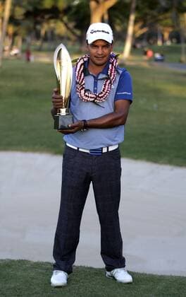 January 17, 2016 - Sony Open winner Fabian Gomez celebrates after the final round of the Sony Open at the Waialae Country Club in Honolulu, HI. - PGA Golf Herren Tour: Sony Open JAN17 - ZUMAc04_