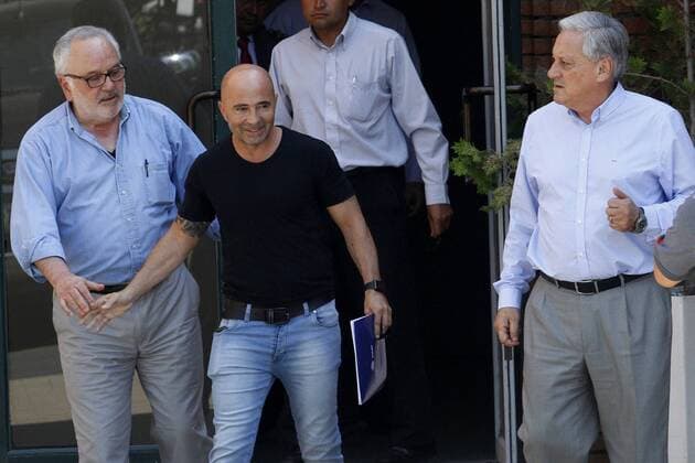 Fußball, Jorge Sampaoli hört als Nationaltrainer Chiles auf Santiago, hier mit Arturo Salah. 