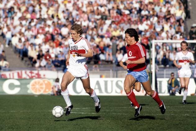 Fußball, DFB-Pokalfinale 1985 1986, FC Bayern München - VfB Stuttgart DFB-Pokal Finale, VfB Stuttgart - FC Bayern München: Jürgen Klinsmann (li., Stuttgart) und Lothar Matthäus (Bayern)