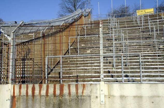 Fußball, Stadiongeschichte 1. FC Saarbrücken Die Sanierung des Ludwigsparkstadions hat begonnen. Sportdezernent besichtigt am Mittwoch (20.01.2016) die ersten Bauarbeiten.