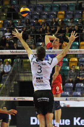 20.01.2016, xtkx, Volleyball 1.Bundesliga, United Volleys - VSG Coburg Grub, emspor v.l.Dylan Davis (Coburg) , Georg Escher (United Volleys) ,