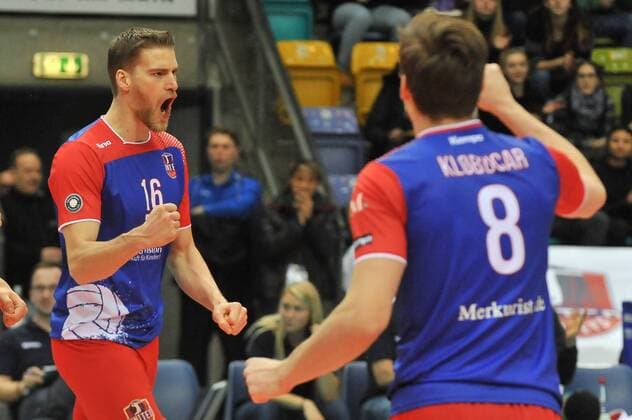 20.01.2016, xtkx, Volleyball 1.Bundesliga, United Volleys - VSG Coburg Grub, emspor v.l. Christian Duennes (United Volleys) , Jan Kobucar (United Volleys) ,