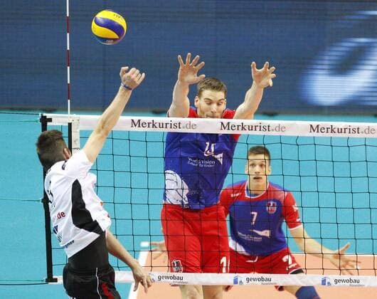 Volleyball Hessen - 1. Bundesliga Männer 20.01.2016 United Volleys Rheinmain (schwarz) - VSG Coburg Grub (ws) v.l. Milan Hrinak (Coburg 16), Christian Dünnes (RheinMain 16) United Volleys Rheinmain - VSG Coburg Grub