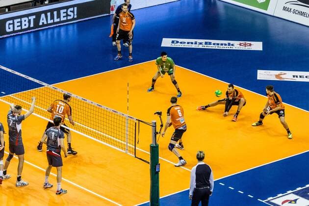 Annahme Paul Lotman (BRVolleys 9 mi) GER, Berlin, Volleyball, Europa, CEV, Champions League, Saison 2015 2016, Gruppenphase, 20.01.2016, Max-Schmeling-Halle, Berlin Recycling Volleys - Belogorie Belgorod