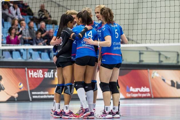 Volleyball 1. Bundesliga Frauen Saison 2015 2016 15. Spieltag am Mittwoch, 20. Januar 2016 in der CU Arena in Hamburg: VT Aurubis Hamburg - VCO Berlin Spielerkreis VT Aurubis Hamburg VT Aurubis Hamburg - VCO Berlin