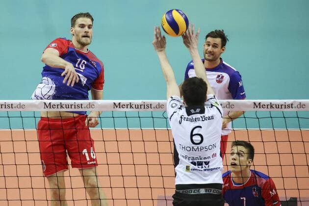 Frankfurt am Main Christian Duennes (United, 16) ueberwindet den Coburger Block durch Thompsen Copyright: Roskaritzx Eibner-Pressefoto EP_rrz