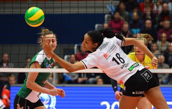Nneka Obiamaka Onyejekwe (Dresden), Dresdner SC gegen Impel Volleyball Wroclaw (Polen), Volleyball, 2016 CEV DenizBank Volleyball Champions League der Frauen, Championsleague, CL, Margon-Arena Dresden Bodenbacher Straße, DSC, Saison 2015 2016, 20.01.2016,