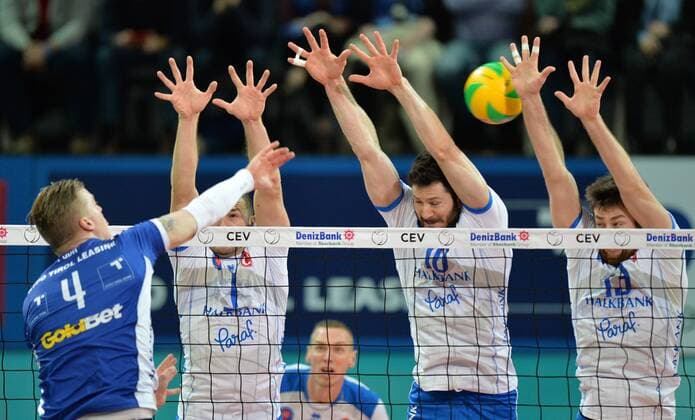 VOLLEYBALL - CEV CL, Tirol vs Ankara INNSBRUCK,AUSTRIA,21.JAN.16 - VOLLEYBALL - CEV Champions League, Hypo Tirol Volleyballteam vs Halkbank Ankara. Image shows Ulas Kiyak (Ankara), Emre Batur (Ankara), Michal Kubiak (Ankara) and Janis Peda (Tirol). GEPAxpictures xAmirxBeganovic