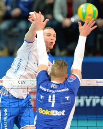 VOLLEYBALL - CEV CL, Tirol vs Ankara INNSBRUCK,AUSTRIA,21.JAN.16 - VOLLEYBALL - CEV Champions League, Hypo Tirol Volleyballteam vs Halkbank Ankara. Image shows Kevin Le Roux (Ankara) and Janis Peda (Tirol). GEPAxpictures xAmirxBeganovic