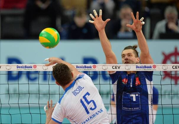 VOLLEYBALL - CEV CL, Tirol vs Ankara INNSBRUCK,AUSTRIA,21.JAN.16 - VOLLEYBALL - CEV Champions League, Hypo Tirol Volleyballteam vs Halkbank Ankara. Image shows Marek Beer (Tirol) and Resul Tekeli (Ankara). GEPAxpictures xAmirxBeganovic