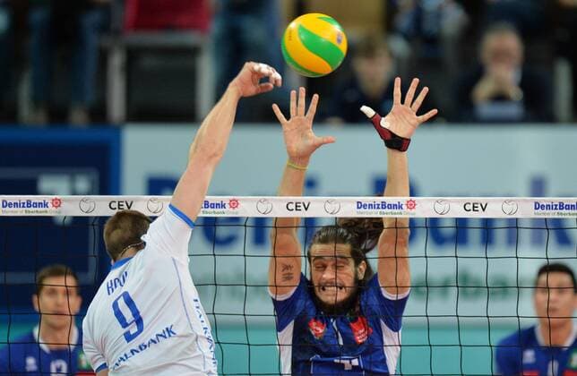 VOLLEYBALL - CEV CL, Tirol vs Ankara INNSBRUCK,AUSTRIA,21.JAN.16 - VOLLEYBALL - CEV Champions League, Hypo Tirol Volleyballteam vs Halkbank Ankara. Image shows Marek Beer (Tirol) and Dick Kooy (Ankara). GEPAxpictures xAmirxBeganovic