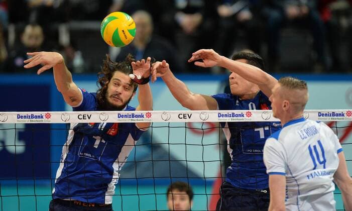 VOLLEYBALL - CEV CL, Tirol vs Ankara INNSBRUCK,AUSTRIA,21.JAN.16 - VOLLEYBALL - CEV Champions League, Hypo Tirol Volleyballteam vs Halkbank Ankara. Image shows Marek Beer, Gabriel Soares Pessoa (Tirol) and Kevin Le Roux (Ankara). GEPAxpictures xAmirxBeganovic