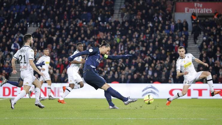 Zlatan Ibrahimovic (psg) Blaise Matuidi (psg) FOOTBALL : Paris st Germain vs Angers SCO - Ligue 1 - 23 01 2016 StephaneAllaman Panoramic 