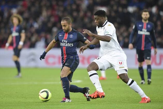 Lucas Moura (PSG) vs TRAORE Ismael (Angers) FOOTBALL : PSG vs SCO Angers - L1 - Paris - 23 01 2016 JBAutissier Panoramic 