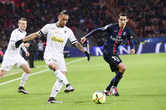 Angel Di Maria (PSG) vs KETKEOPHOMPHONE Billy (Angers) FOOTBALL : PSG vs SCO Angers - L1 - Paris - 23 01 2016 JBAutissier Panoramic 