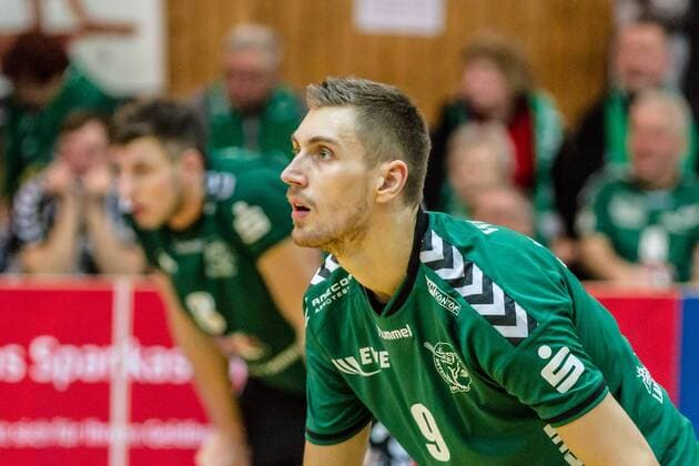 Der Winterzugang diesen Jahres Sebastian Krause (Netzhoppers 9) und aus dem letzten Jahr Matthias Böhme Boehme (Netzhoppers 8 hinten) GER, Berlin, Volleyball, Bundesliga, Spieltag, DVL, Saison 2015 2016, 23.01.2016, Landkost-Arena, Netzhoppers Königs Wusterhausen Bestensee - TV Rottenburg