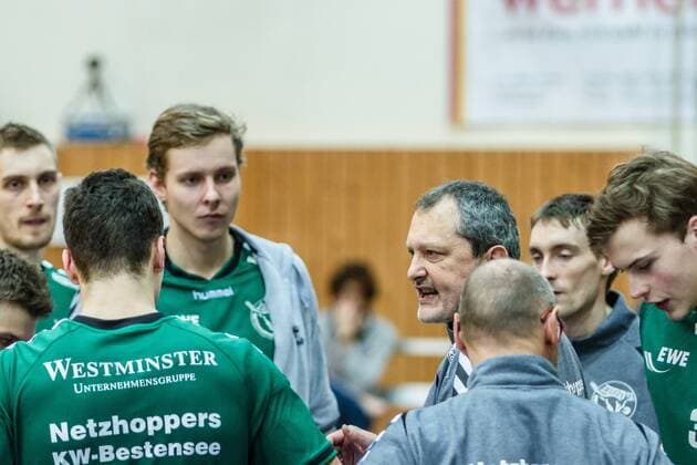 Ansprache von Mirko Culic (Netzhoppers Trainer mi) GER, Berlin, Volleyball, Bundesliga, Spieltag, DVL, Saison 2015 2016, 23.01.2016, Landkost-Arena, Netzhoppers Königs Wusterhausen Bestensee - TV Rottenburg