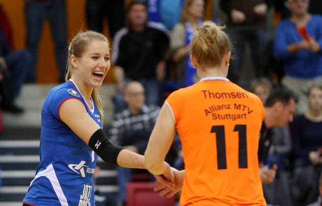 Stuttgart Volleyball Allianz MTV Stuttgart vs. VT Aurubis Hamburg, Jelena Wlk (Stuttgart, links)