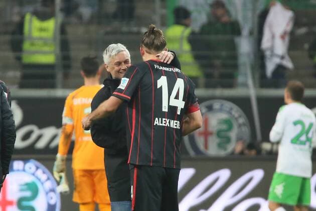 Siegesjubel von Trainer Armin Veh mit Alex Meier (Eintracht) - Eintracht Frankfurt vs. VfL Wolfsburg, Commerzbank Arena