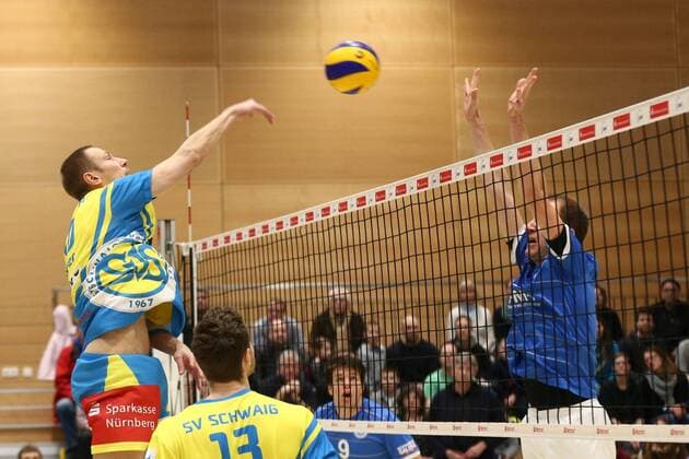 24.01.2016 - Volleyball - 2. Bundesliga Süd Männer - Saison 2015 2016 - SV Schwaig - TSV GA Stuttgart - MaWi - Frank Meyer (10, SV Schwaig, links) Manuel Harms (1, TSV GA Stuttgart, rechts)