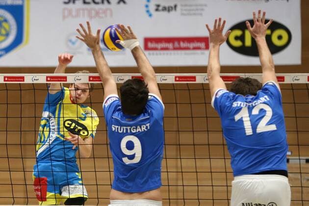 24.01.2016 - Volleyball - 2. Bundesliga Süd Männer - Saison 2015 2016 - SV Schwaig - TSV GA Stuttgart - MaWi - Tim Rosenow (3, SV Schwaig, links) Nico Zager (9, TSV GA Stuttgart, mitte) Veit Klausmann (12, TSV GA Stuttgart, rechts)