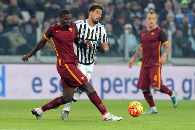 Themen der Woche - Sport Bilder des Tages - SPORT IPP20160124 Football - soccer: Serie A, Juventus Turin - AS Rom, rudiger antonio vs Sami Khedira xHOCHxZWEIx xItalyxPhotoxPressx 