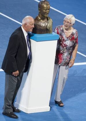 Australian Open, REX Hartwig wird in die Tennis Hall of Fame aufgenommen TENNIS - WTA Tennis Damen Australian Open 2016 MELBOURNE,AUSTRALIA,26.JAN.16 - TENNIS - ATP Tennis Herren Tour, Grand Slam, Australian Open. Image shows Rex Hartwig and his wife. GEPAxpictures xMatthiasxHauer