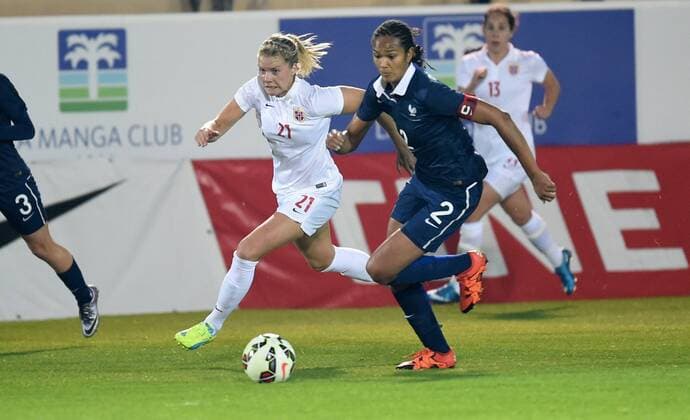 Fußball, Damen, Norwegen - Frankreich Football , NOR, 26. januar 2016 , Norway - France Ada Hergerberg , NOR Wendie Renard , FRA 
