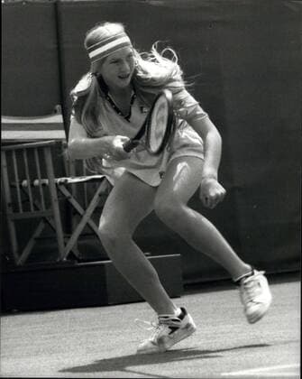 1980 - A Future Tennis Queen at 15 Andrea Jaeger, who at 15, has just become Wimbledon s youngest ever seeded player. Andrea is tipped by Rosemary Casals, whom she crushed by 6-0, 6-3 at the Eastbourne BMW WomenTennis Tournament yesterday. The Illinois schoolgirl is ranked 14th of the 16 women s Singles seeds. Photo Shows: Andrea Jaeger seen in action against fellow American Rosemary Casals at Eastbourne yesterday. Tennis - ZUMAk09_