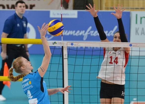 27.01.2016, xtkx, Volleyball Challenge Cup Damen, VC Wiesbaden - Rote Raben Vilsbiburg, emspor v.l. Tanja Grosser (VC Wiesbaden), Lena Stigrot (Rote Raben),