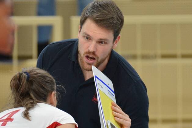 27.01.2016, xtkx, Volleyball Challenge Cup Damen, VC Wiesbaden - Rote Raben Vilsbiburg, emspor v.l. Lena Stigrot (Rote Raben), Jonas Kronseder (Rote Raben),