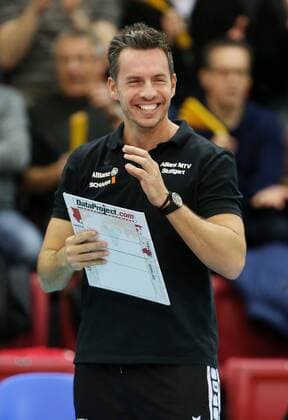 Volleyball, Damen Champions League, MTV Stuttgart - Azerrail Baku Stuttgart Volleyball Champions League Allianz MTV Stuttgart vs. Azerrail Baku, Trainer Guillermo Naranjo Hernandez (Stuttgart) freut sich