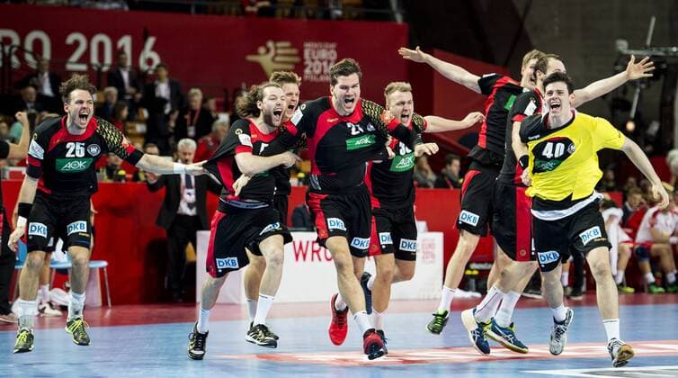 Bilder des Tages - SPORT 160127 Deutschland jubelt Deutschland vs Dänemark Breslau  Copyright: PETTERxARVIDSON BB160127PA143
