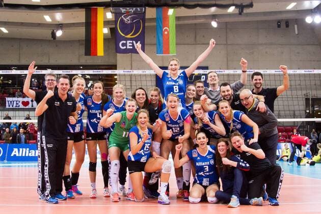 Volleyball, Damen Champions League, MTV Stuttgart - Azerrail Baku Stuttgart Siegerfoto; Copyright: Wuechner Eibner-Pressefoto EP_NWR