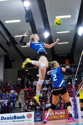 Volleyball, Damen Champions League, MTV Stuttgart - Azerrail Baku Stuttgart Angriff Caroline Jarmoc (9 Stuttgart); Copyright: Wuechner Eibner-Pressefoto EP_NWR