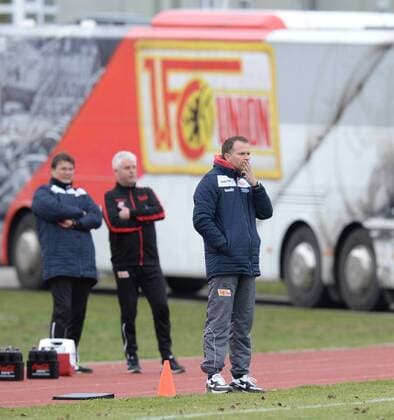 Fussball, Herren, Saison 2015 16, Testspiel, 1. FC Union Berlin - SV Babelsberg 03 (3:1), v. rechts Trainer Sascha Lewandowski (1. FC Union Berlin), Mannschaftsleiter Detlef Schneeweiß (1. FC Union), Physiotherapeut Frank Placzek (1. FC Union), 27.01. 2016,