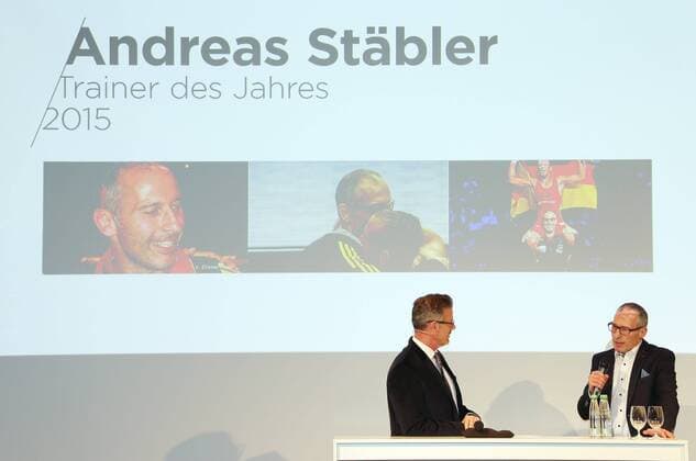 27.01.2016, Stuttgart, Trainerpreisverleihung LSV Trainerpreis 2015 Baden- Württemberg, von links: Moderator Michael Antwerpes, Trainer des Jahres Andreas Stäbler