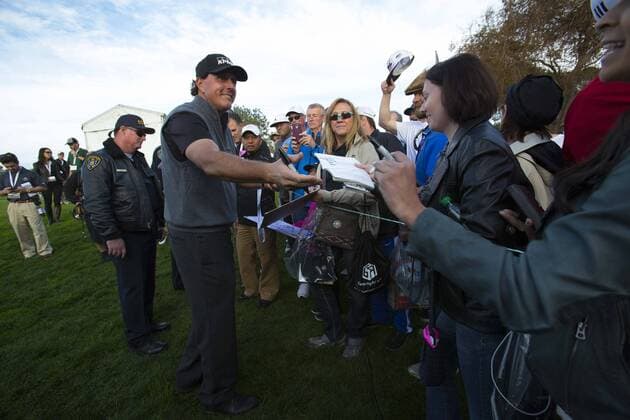 Jan. 27, 2016 - San Diego, CA, USA - SAN DIEGO, CA, USA -- JANUARY 27, 2016: ..Phil Mickelson signed autographs after Wednesday play in the Farmers Pro-Am played at Torrey Pine north course. Phil Mickelson signed autographs after Wednesday play in the Farmers Pro-Am played at Torrey Pine north course. - ZUMAs44_