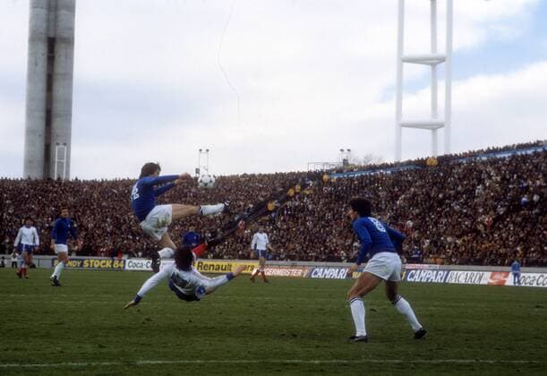 Marco Tardelli (Italien) gegen Bernard Lacombe (Frankreich)