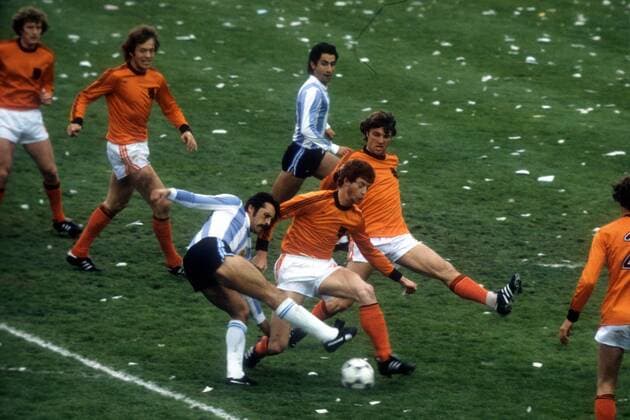 WM Finale 1978: Leopoldo Luque (Argentinien) gegen Ernie Brandts (Niederlande)