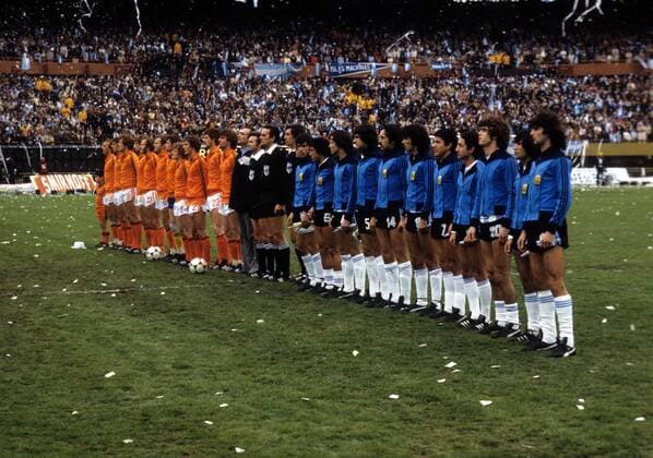 WM Finale 1978, Vorstellung Schiedsrichtergespann und die Finalgegner Argentinien (re.) und Niederlande