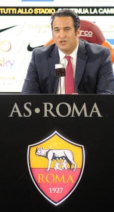 FuÃŸball, Stephan El Shaarawy wird als Neuzugang des AS Rom prÃ¤sentiert 28.01.2016. Technical Center Fulvio Bernardini, Rome, Italy. Roma press conference PK Pressekonferenz of presentation of new signing Stephan El Shaarawy. The Ceo of rome Italo Zanzi presents Stephan El Shaarawy xSalvatorexFornellix  ActionPlus11701849