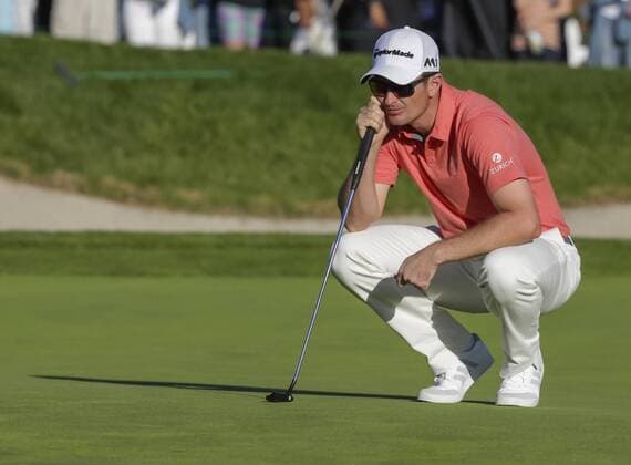 January 28, 2016: Justin Rose lines up his putt on the 18th green of the South Course during the first round of the Farmers Insurance Open at Torrey Pines Golf Course in San Diego, California. PGA Golf Herren 2016: Farmers Insurance Open JAN 28 - ZUMAc04_